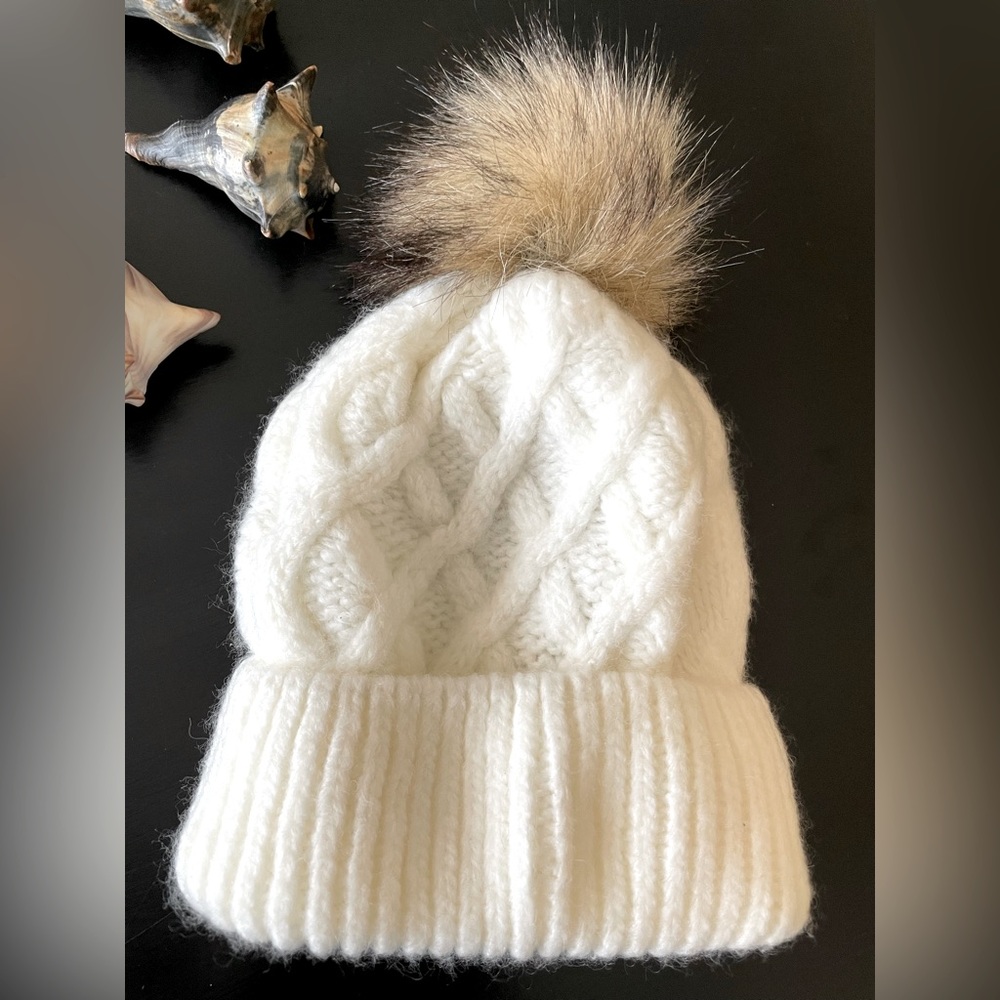 Abercombie & Fitch ivory color hat